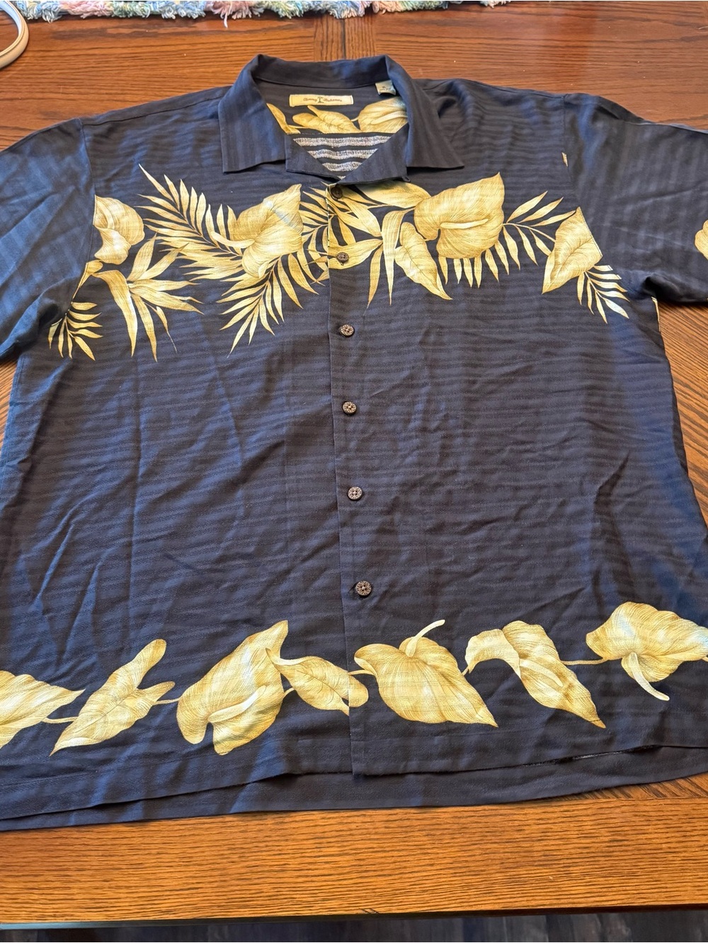 Tommy Bahama Vintage  XL  Silk Tropical Floral Short Sleeve Shirt Black Summer